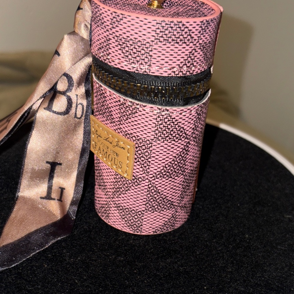Pink Patterned Keychain Holder - Picture 8 of 8